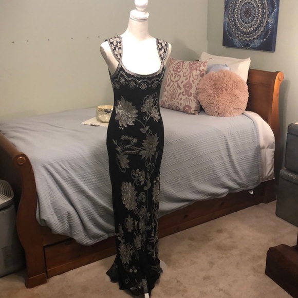 Adrianna Papell Dresses & Skirts - Adrianna Pappell long black gown w/ sequins,